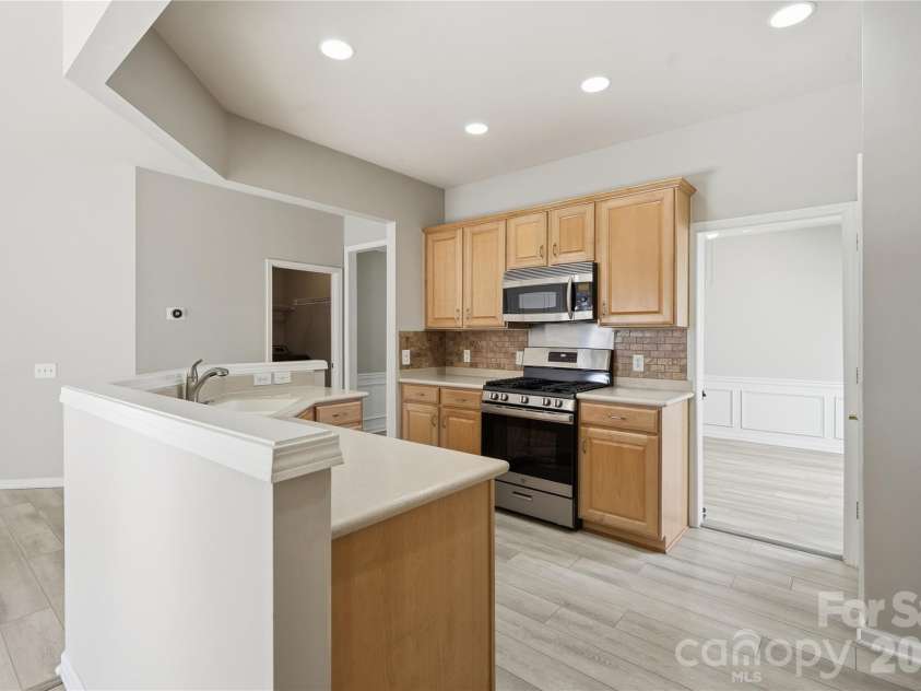 12409 Bobhouse Drive, Charlotte, NC 28277.  MLS# CAR4433393, YatesRealty ID 56120. 