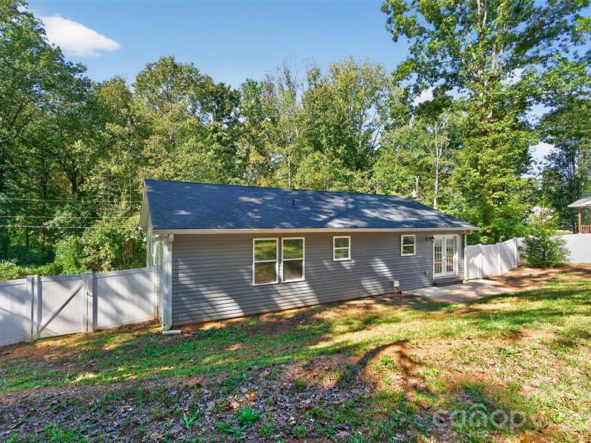 3812 Branding Iron Drive, Gastonia, NC 28052.  MLS# CAR4431762, YatesRealty ID 56121. 