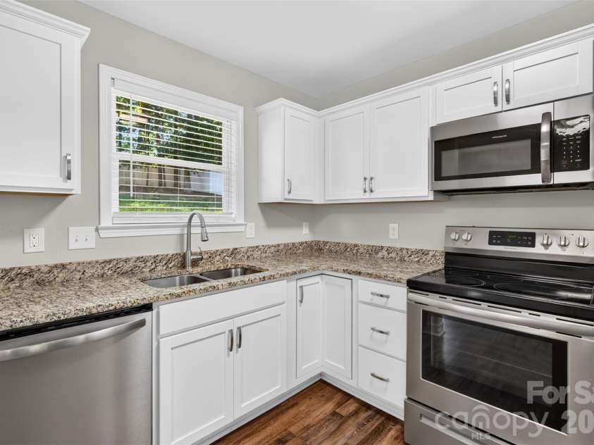 3812 Branding Iron Drive, Gastonia, NC 28052.  MLS# CAR4431762, YatesRealty ID 56121. Kitchen