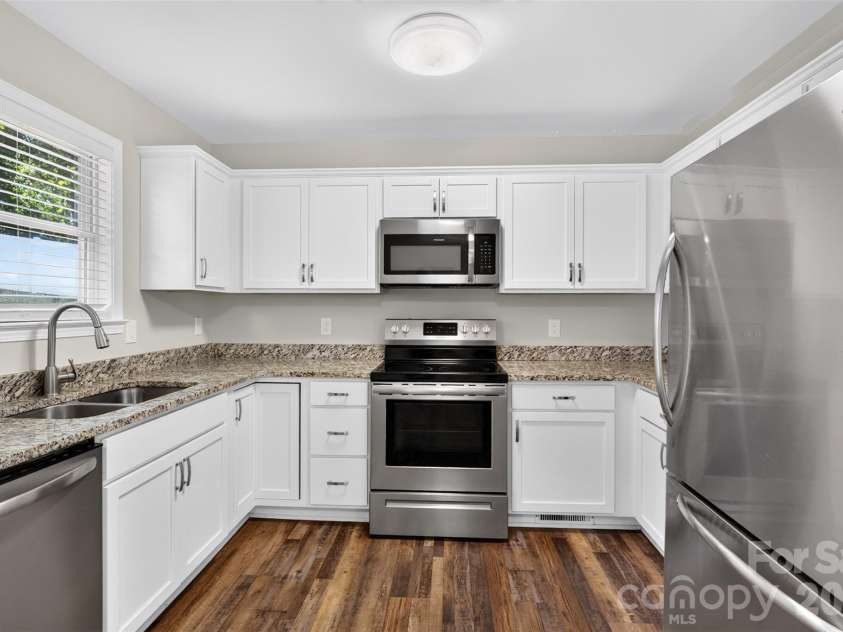 3812 Branding Iron Drive, Gastonia, NC 28052.  MLS# CAR4431762, YatesRealty ID 56121. Kitchen
