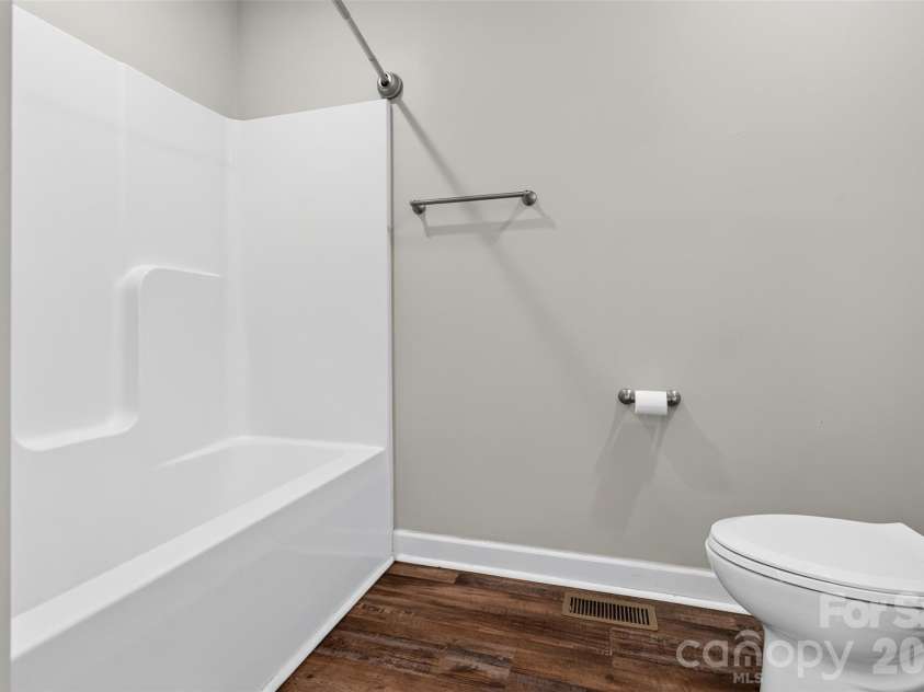 3812 Branding Iron Drive, Gastonia, NC 28052.  MLS# CAR4431762, YatesRealty ID 56121. Secondary Bathroom