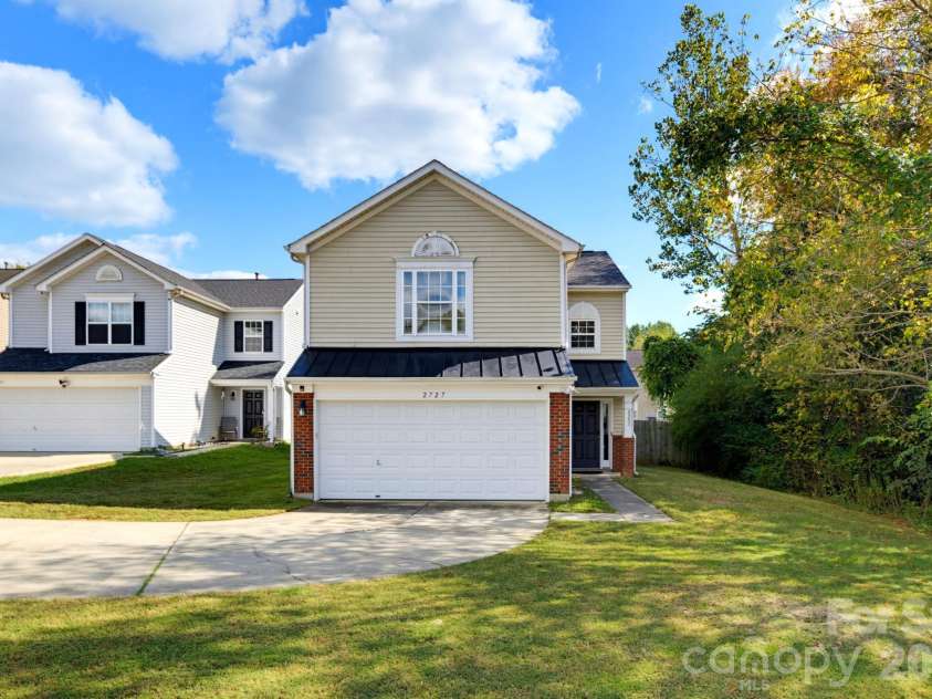 2727 Valley Court, Charlotte, NC 28273.  MLS# CAR4432338, YatesRealty ID 56122. 