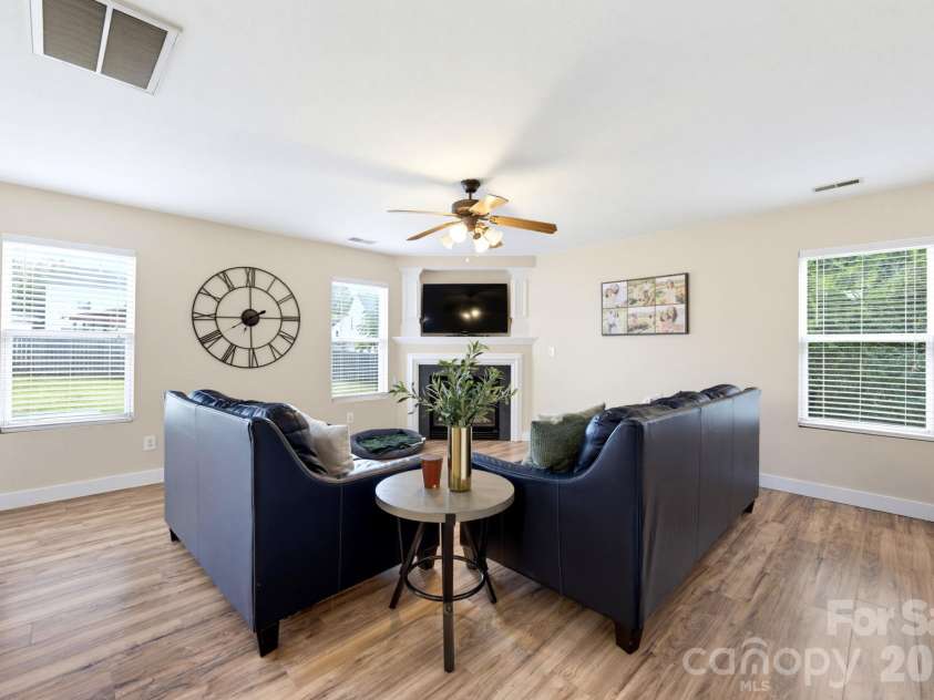 2727 Valley Court, Charlotte, NC 28273.  MLS# CAR4432338, YatesRealty ID 56122. 