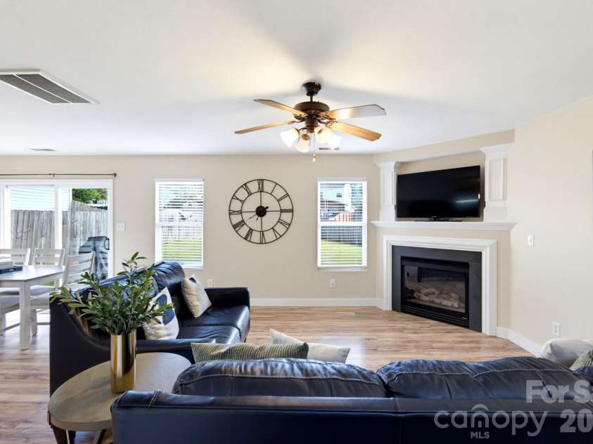 2727 Valley Court, Charlotte, NC 28273.  MLS# CAR4432338, YatesRealty ID 56122. 