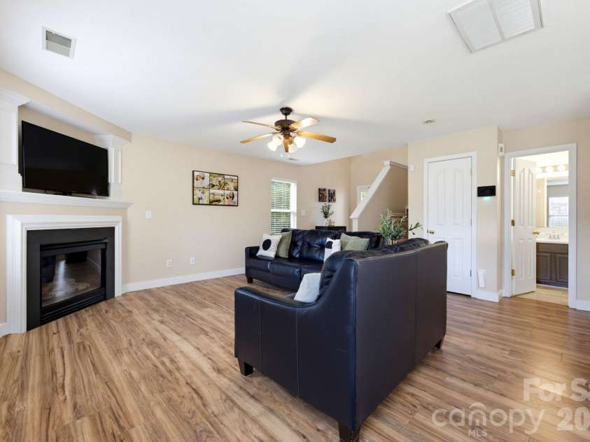 2727 Valley Court, Charlotte, NC 28273.  MLS# CAR4432338, YatesRealty ID 56122. 