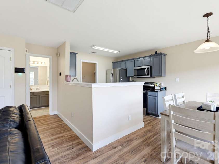 2727 Valley Court, Charlotte, NC 28273.  MLS# CAR4432338, YatesRealty ID 56122. 