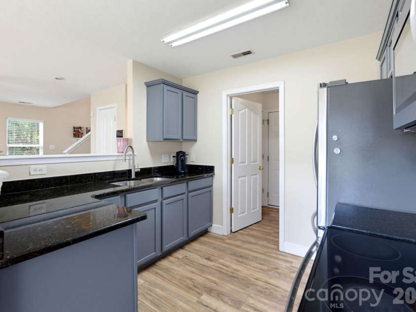 2727 Valley Court, Charlotte, NC 28273.  MLS# CAR4432338, YatesRealty ID 56122. 