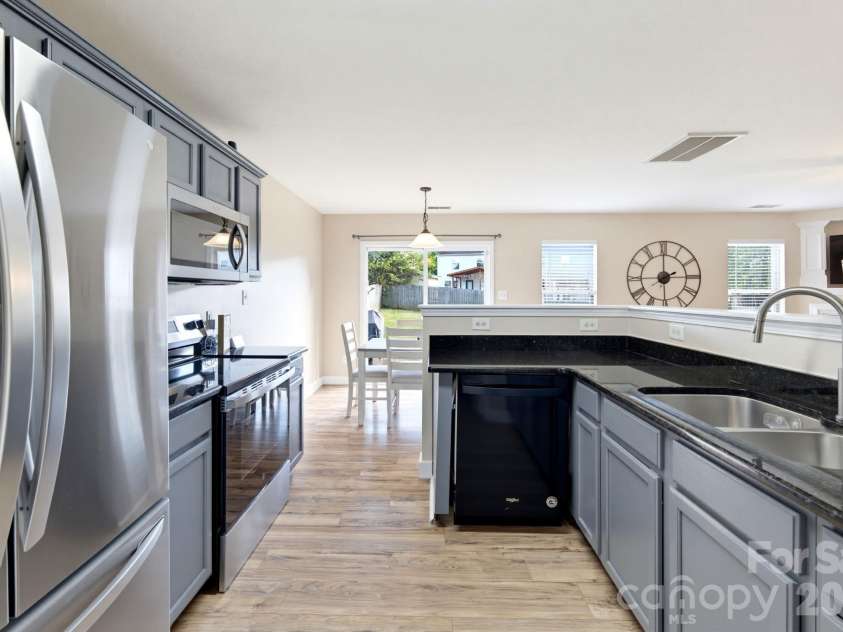 2727 Valley Court, Charlotte, NC 28273.  MLS# CAR4432338, YatesRealty ID 56122. 
