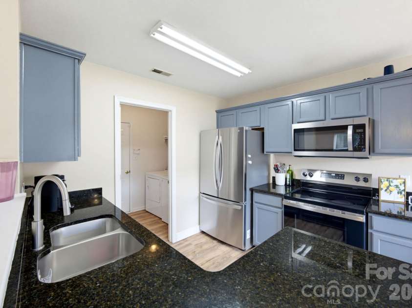2727 Valley Court, Charlotte, NC 28273.  MLS# CAR4432338, YatesRealty ID 56122. 