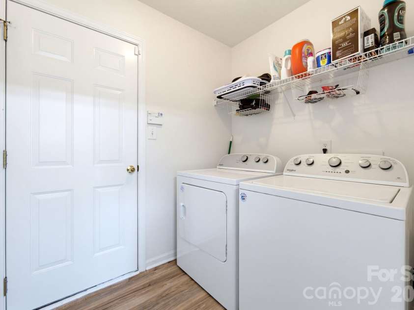 2727 Valley Court, Charlotte, NC 28273.  MLS# CAR4432338, YatesRealty ID 56122. 