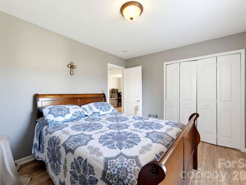 2727 Valley Court, Charlotte, NC 28273.  MLS# CAR4432338, YatesRealty ID 56122. 