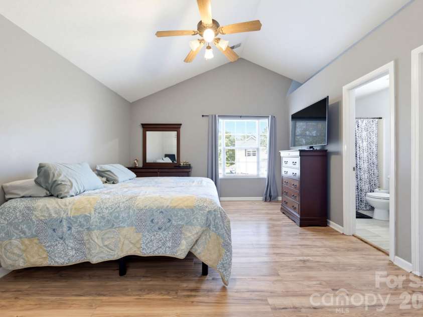2727 Valley Court, Charlotte, NC 28273.  MLS# CAR4432338, YatesRealty ID 56122. 