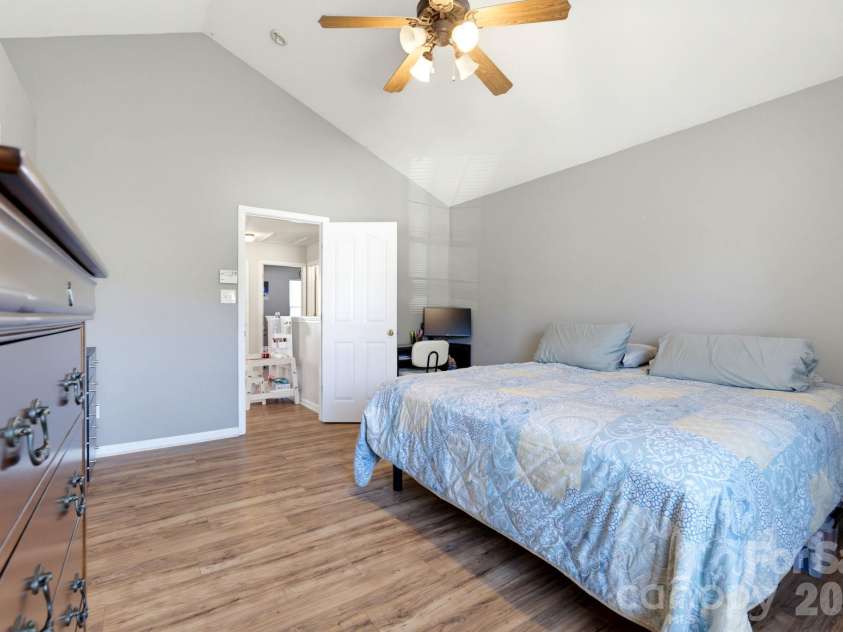 2727 Valley Court, Charlotte, NC 28273.  MLS# CAR4432338, YatesRealty ID 56122. 