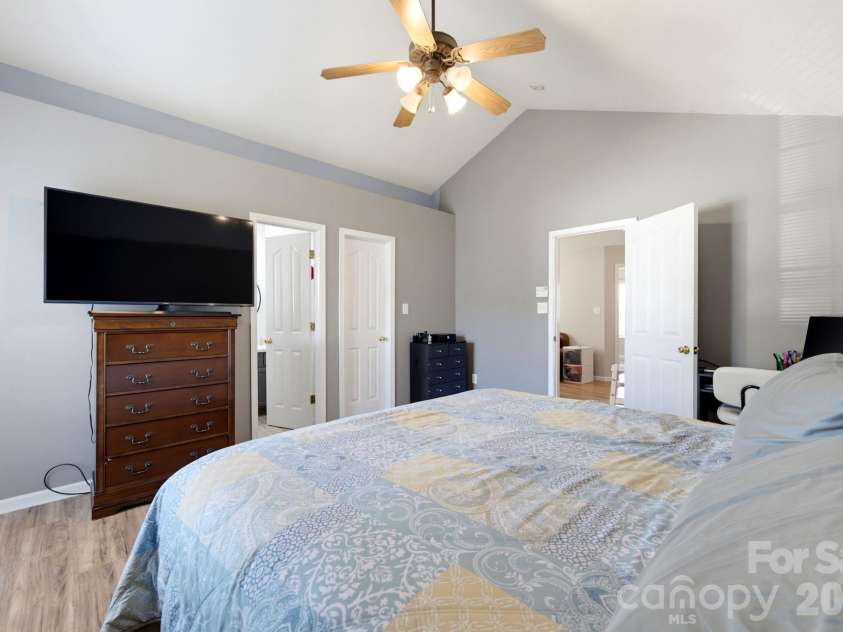 2727 Valley Court, Charlotte, NC 28273.  MLS# CAR4432338, YatesRealty ID 56122. 