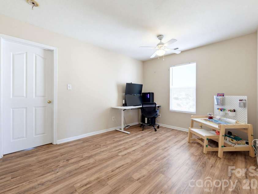 2727 Valley Court, Charlotte, NC 28273.  MLS# CAR4432338, YatesRealty ID 56122. 
