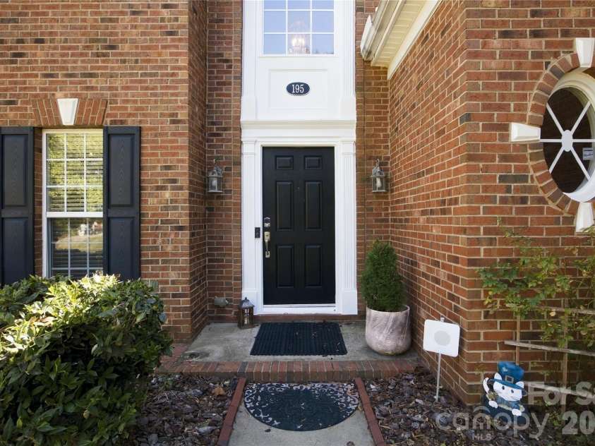 195 Huntly Lane, Mooresville, NC 28115.  MLS# CAR4433236, YatesRealty ID 56123. 
