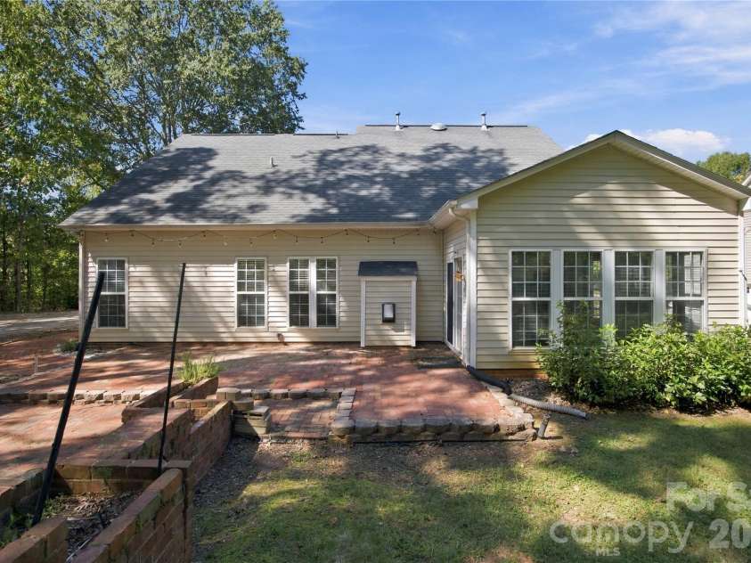 195 Huntly Lane, Mooresville, NC 28115.  MLS# CAR4433236, YatesRealty ID 56123. 