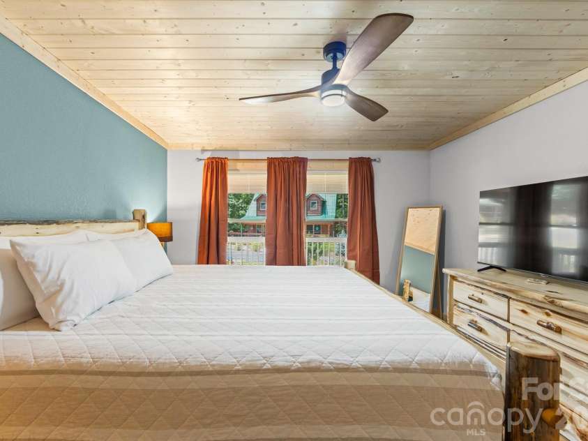 588 Panoramic Loop, Maggie Valley, NC 28751.  MLS# CAR4431380, YatesRealty ID 56124. 