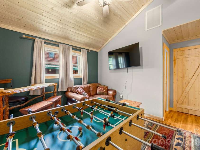 588 Panoramic Loop, Maggie Valley, NC 28751.  MLS# CAR4431380, YatesRealty ID 56124. Area to watch TV in the Loft