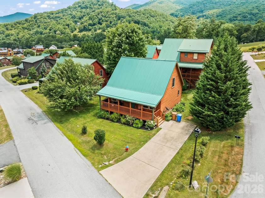588 Panoramic Loop, Maggie Valley, NC 28751.  MLS# CAR4431380, YatesRealty ID 56124. Mountains surround the cabin @ 588 Panoramic Loop, MAggie valley NC
