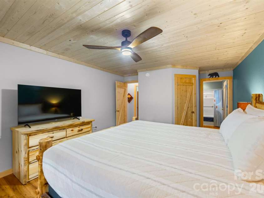588 Panoramic Loop, Maggie Valley, NC 28751.  MLS# CAR4431380, YatesRealty ID 56124. Primary Suite with door to the bath room