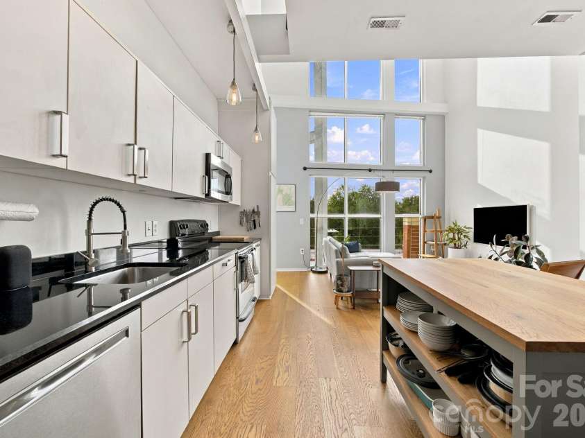 3123 Davidson Street, Charlotte, NC 28205.  MLS# CAR4433136, YatesRealty ID 56125. 