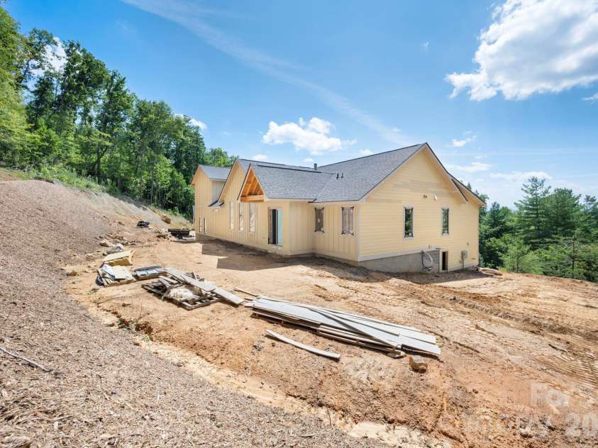 154 Twin Courts Drive, Weaverville, NC 28787.  MLS# CAR4426503, YatesRealty ID 56126. 