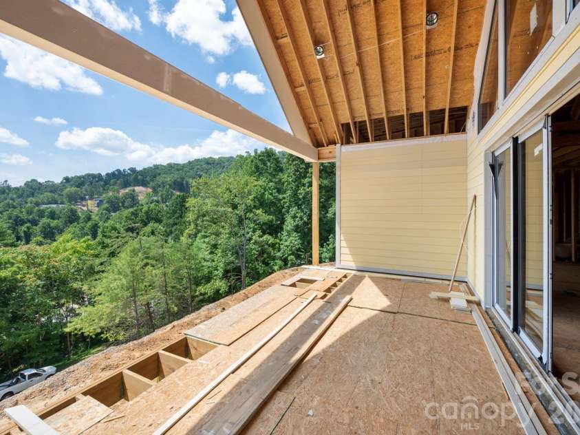 154 Twin Courts Drive, Weaverville, NC 28787.  MLS# CAR4426503, YatesRealty ID 56126. 