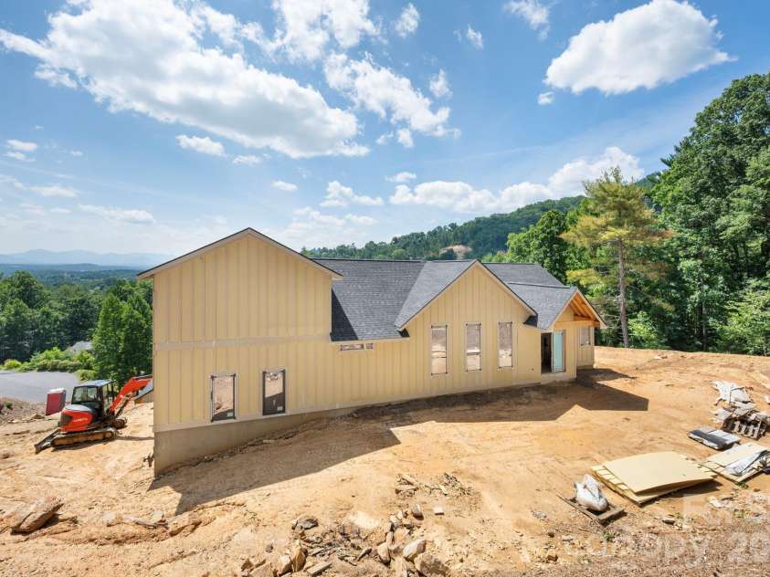 154 Twin Courts Drive, Weaverville, NC 28787.  MLS# CAR4426503, YatesRealty ID 56126. 