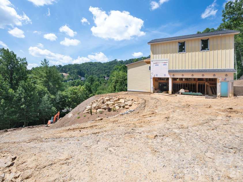 154 Twin Courts Drive, Weaverville, NC 28787.  MLS# CAR4426503, YatesRealty ID 56126. 
