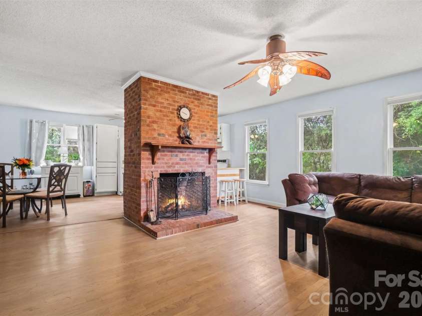 1617 Lawing Road, Charlotte, NC 28216.  MLS# CAR4429211, YatesRealty ID 56127. 