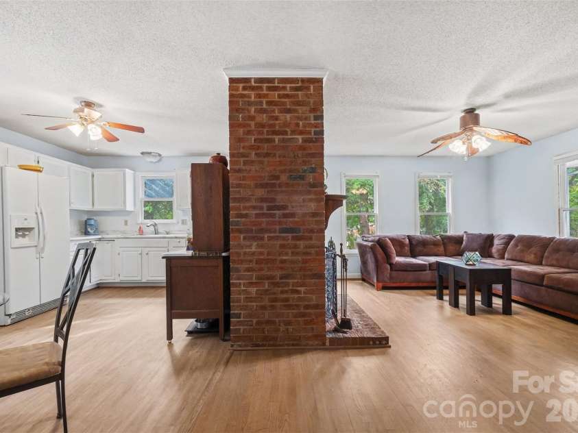 1617 Lawing Road, Charlotte, NC 28216.  MLS# CAR4429211, YatesRealty ID 56127. 