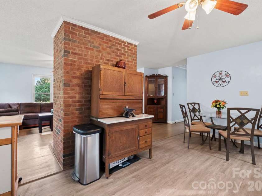 1617 Lawing Road, Charlotte, NC 28216.  MLS# CAR4429211, YatesRealty ID 56127. 