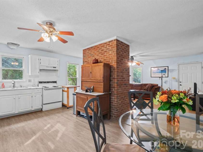 1617 Lawing Road, Charlotte, NC 28216.  MLS# CAR4429211, YatesRealty ID 56127. 