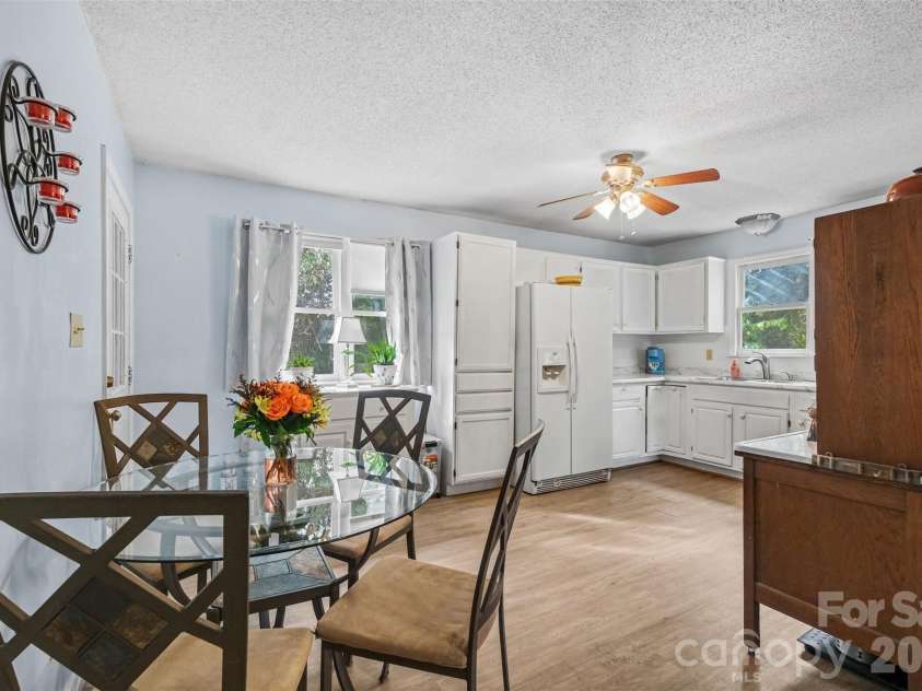 1617 Lawing Road, Charlotte, NC 28216.  MLS# CAR4429211, YatesRealty ID 56127. 