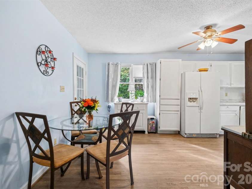 1617 Lawing Road, Charlotte, NC 28216.  MLS# CAR4429211, YatesRealty ID 56127. 