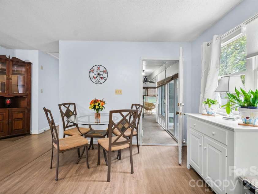 1617 Lawing Road, Charlotte, NC 28216.  MLS# CAR4429211, YatesRealty ID 56127. 