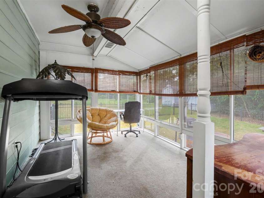 1617 Lawing Road, Charlotte, NC 28216.  MLS# CAR4429211, YatesRealty ID 56127. 