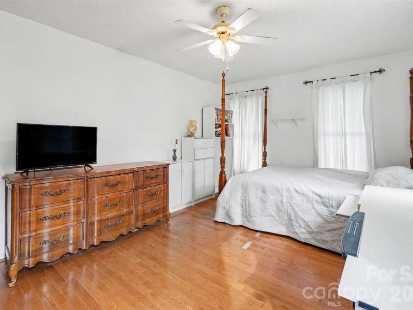 1617 Lawing Road, Charlotte, NC 28216.  MLS# CAR4429211, YatesRealty ID 56127. 