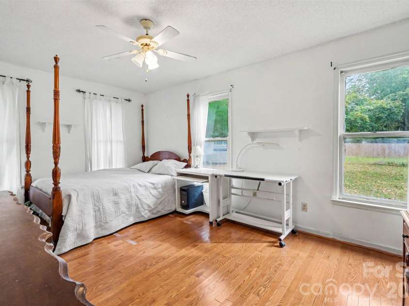 1617 Lawing Road, Charlotte, NC 28216.  MLS# CAR4429211, YatesRealty ID 56127. 