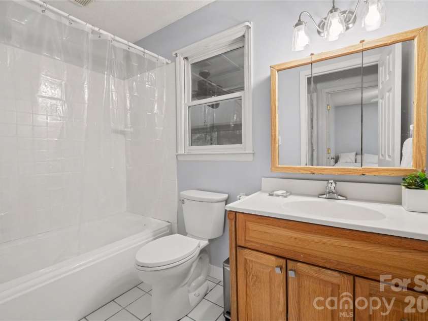1617 Lawing Road, Charlotte, NC 28216.  MLS# CAR4429211, YatesRealty ID 56127. 