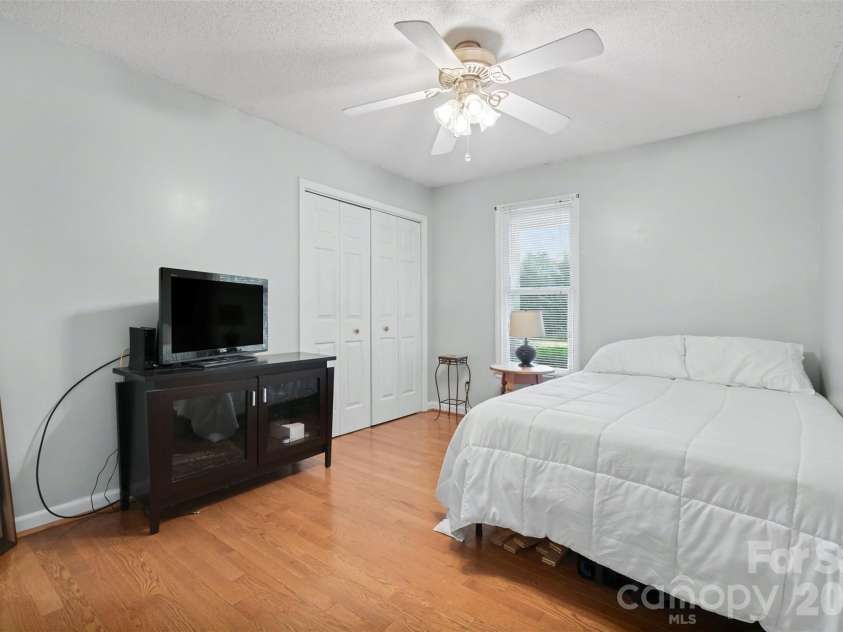 1617 Lawing Road, Charlotte, NC 28216.  MLS# CAR4429211, YatesRealty ID 56127. 