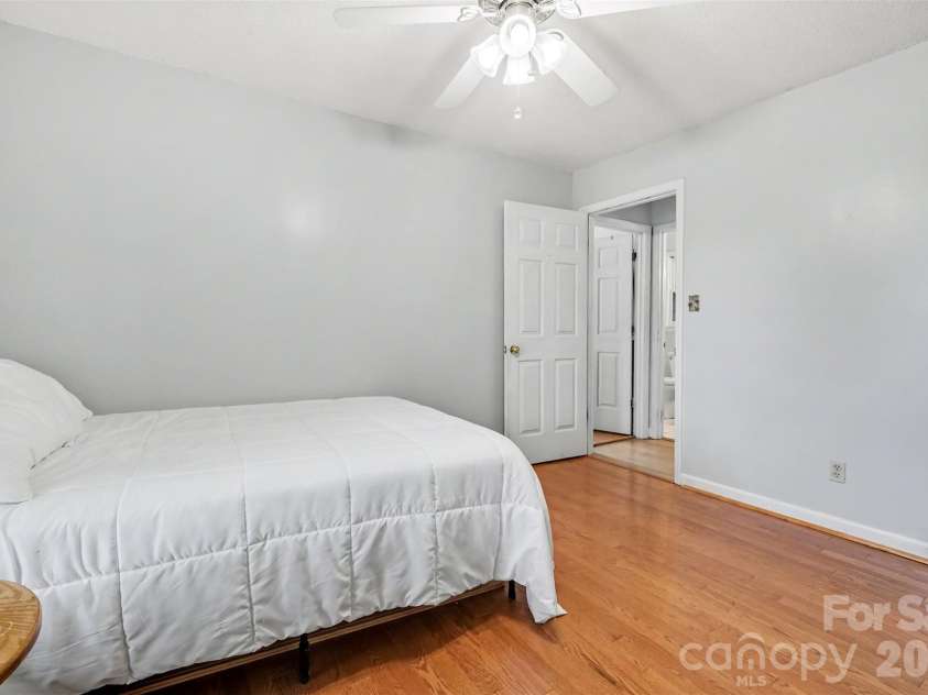 1617 Lawing Road, Charlotte, NC 28216.  MLS# CAR4429211, YatesRealty ID 56127. 