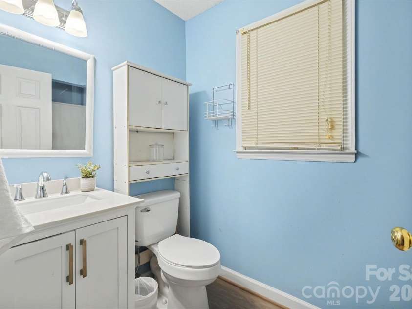 1617 Lawing Road, Charlotte, NC 28216.  MLS# CAR4429211, YatesRealty ID 56127. 