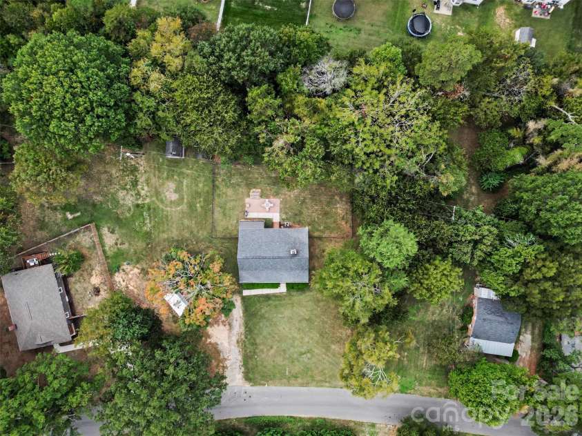 1617 Lawing Road, Charlotte, NC 28216.  MLS# CAR4429211, YatesRealty ID 56127. 