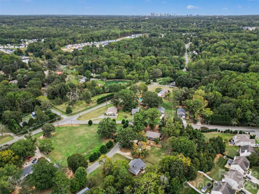 1617 Lawing Road, Charlotte, NC 28216.  MLS# CAR4429211, YatesRealty ID 56127. 
