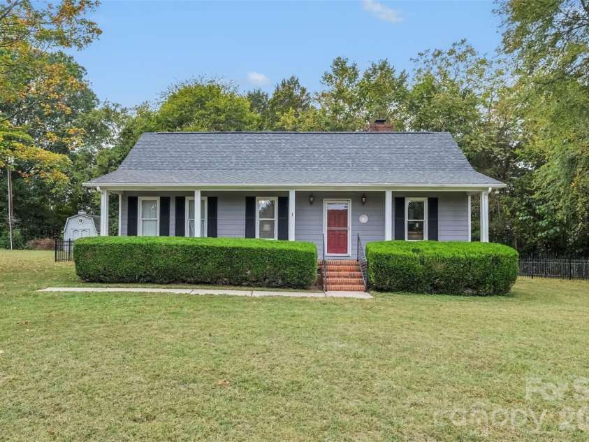 1617 Lawing Road, Charlotte, NC 28216.  MLS# CAR4429211, YatesRealty ID 56127. 