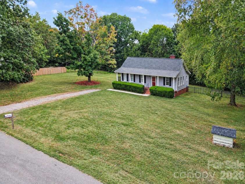1617 Lawing Road, Charlotte, NC 28216.  MLS# CAR4429211, YatesRealty ID 56127. 