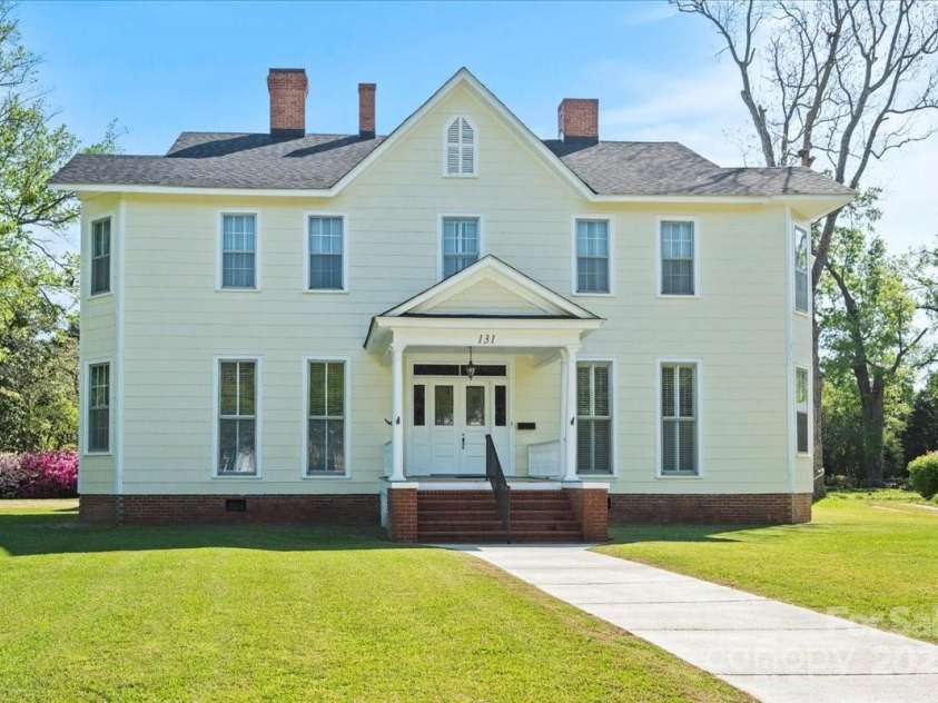 131 Jordan Street, Bennettsville, SC 29512.  MLS# CAR4245807, YatesRealty ID 5613. 