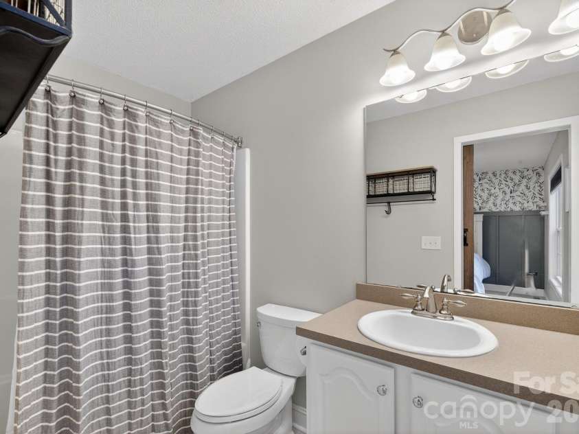 4927 Gateway Drive, Claremont, NC 28610.  MLS# CAR4356298, YatesRealty ID 5613. 